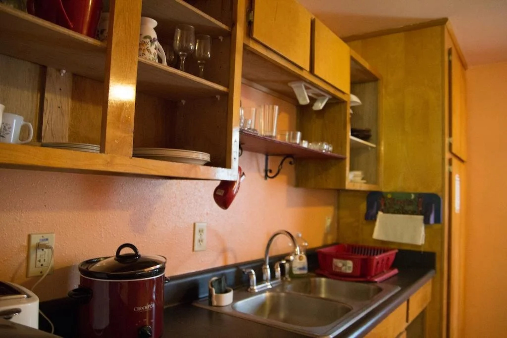 Hedonisia Hawaii Eco-Hostel Community