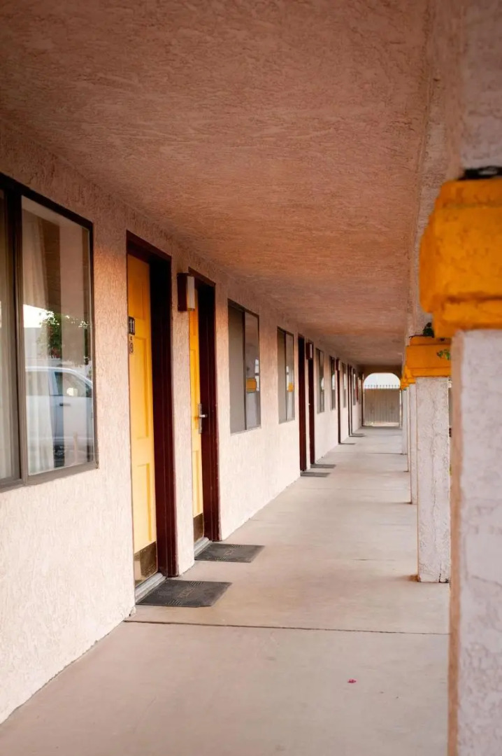 Emerald Inn & Lounge