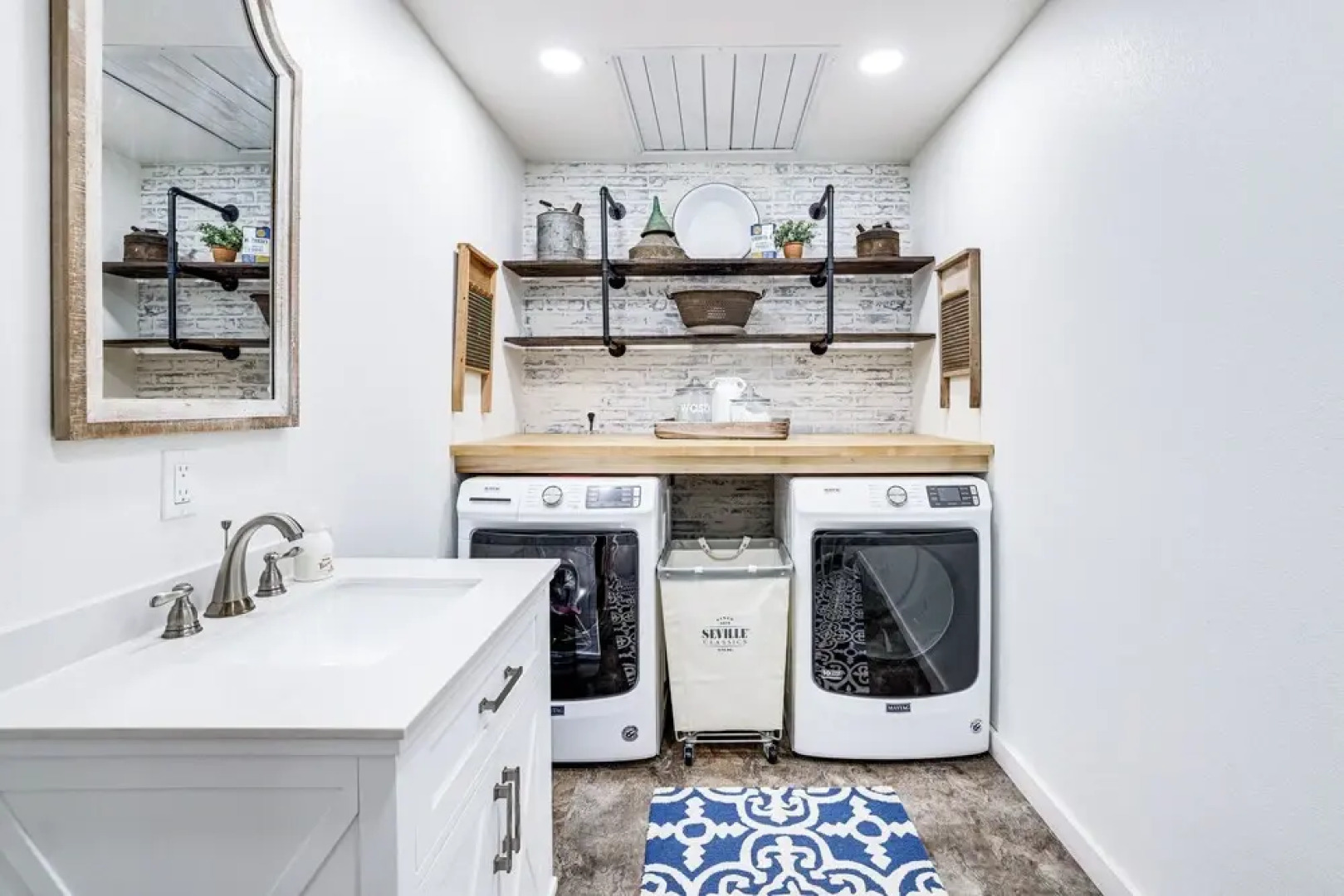 Beaver Lake Getaway w/ 2 Decks, Grill, & Views!