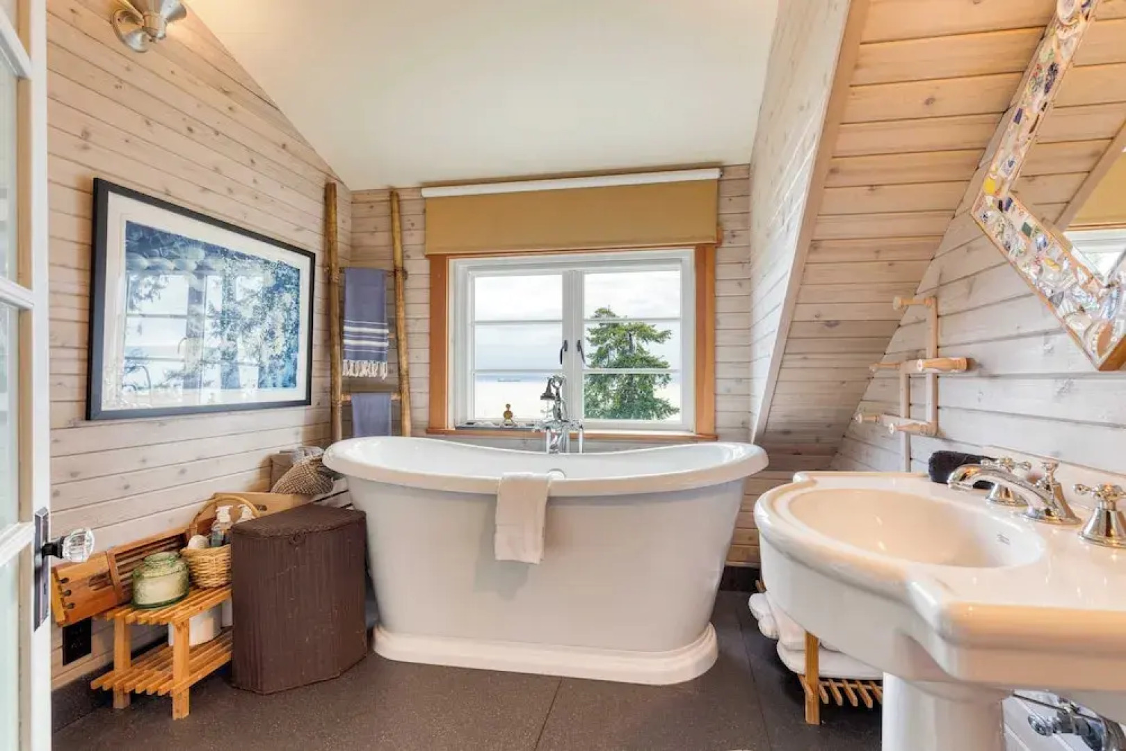 Maxwelton Aerie Bluffside Retreat w/ Sweeping Puget Sound Views + Firepit