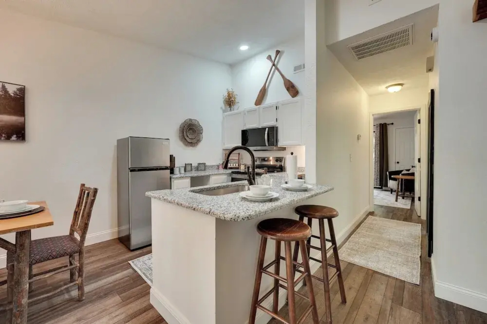 3 Mi to Table Rock Lake: Cozy Cabin in the Woods!