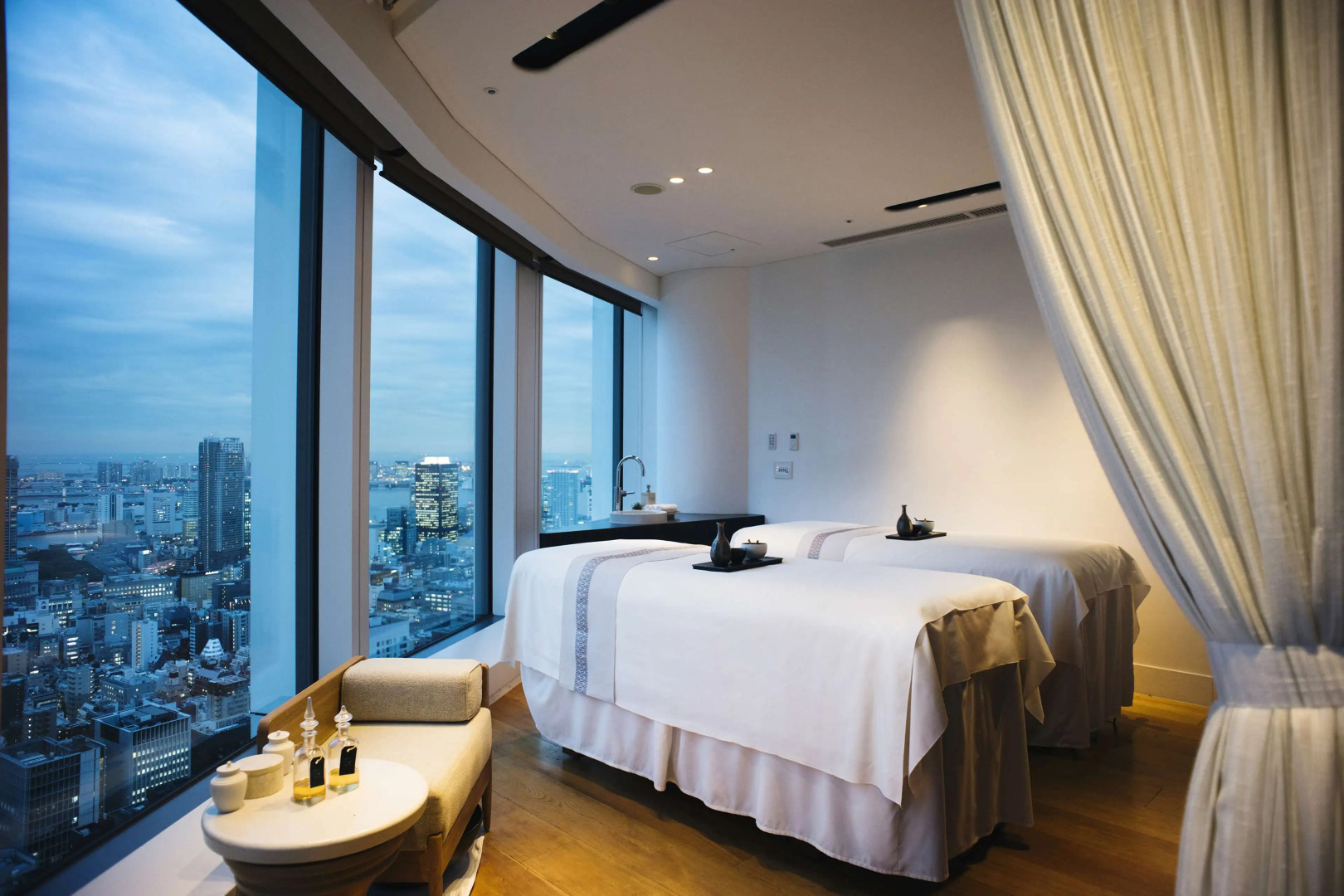 Отель Andaz Tokyo Toranomon Hills