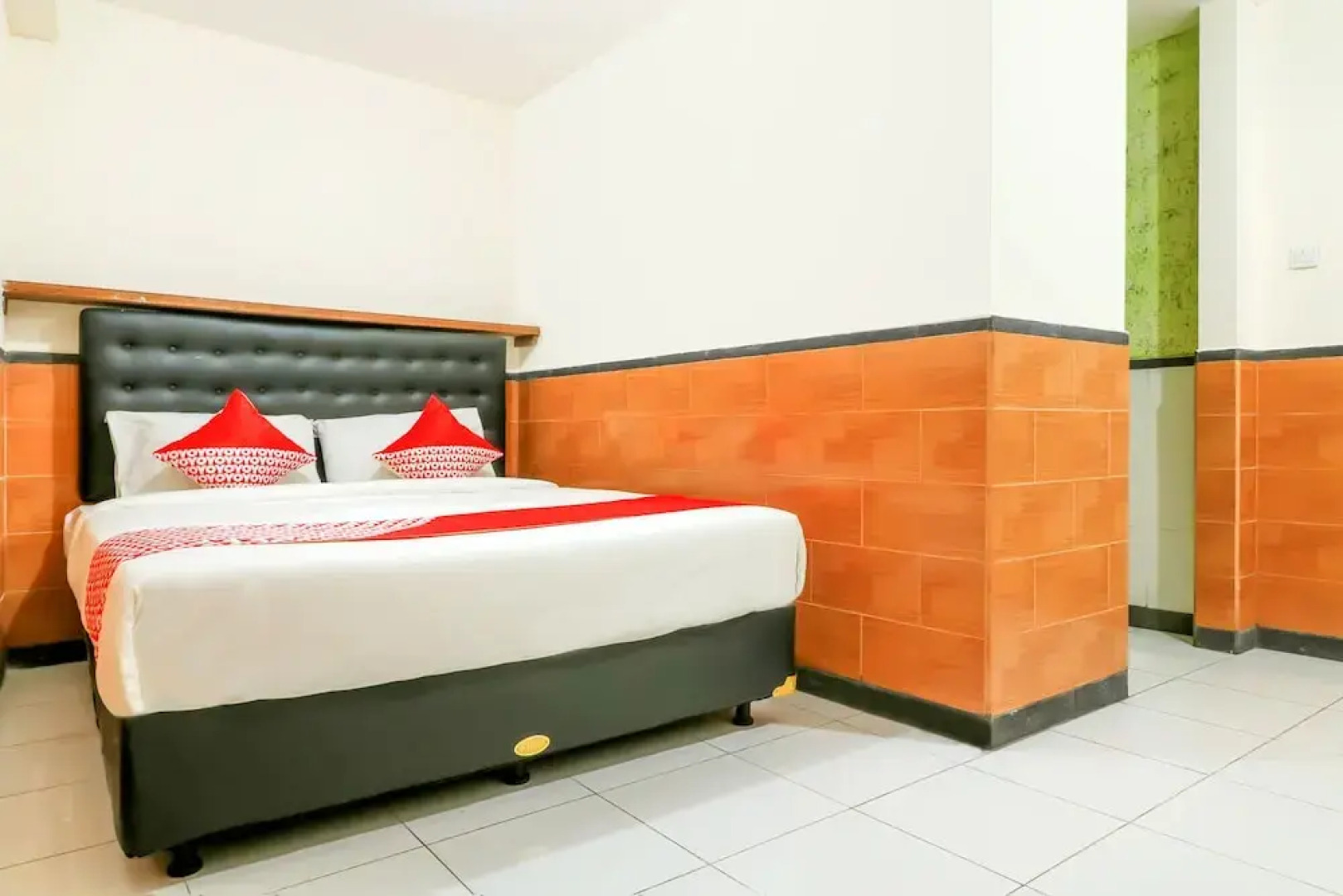 RedDoorz @ Teuku Umar