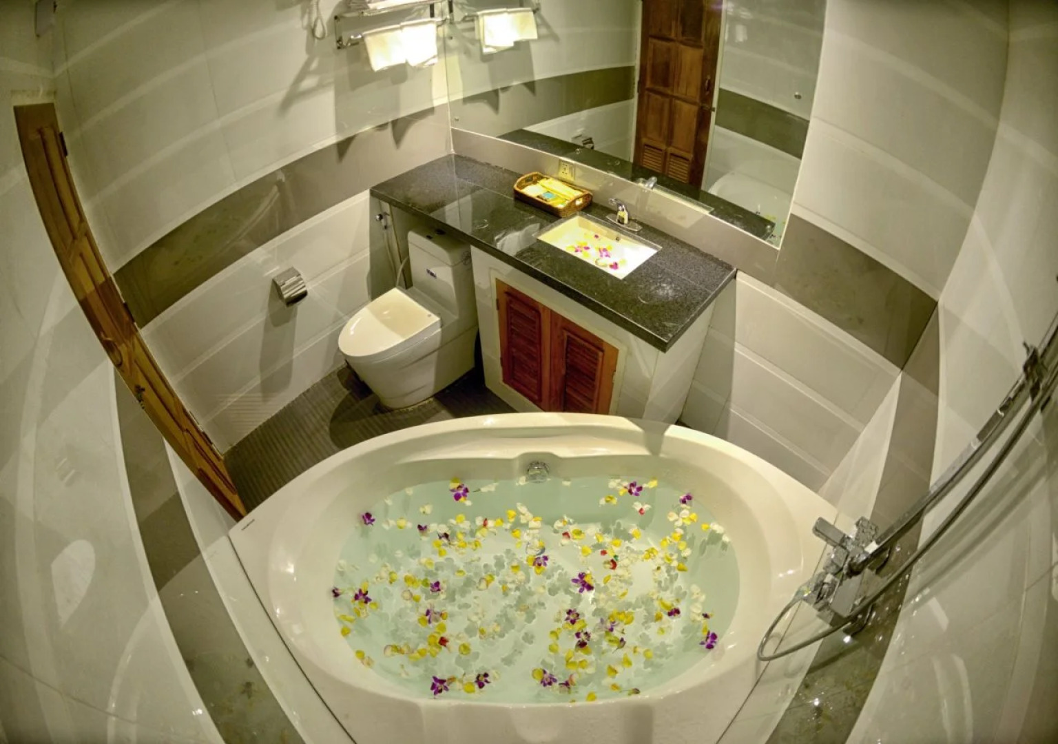 Shwe Taung Tan Hotel Lake View