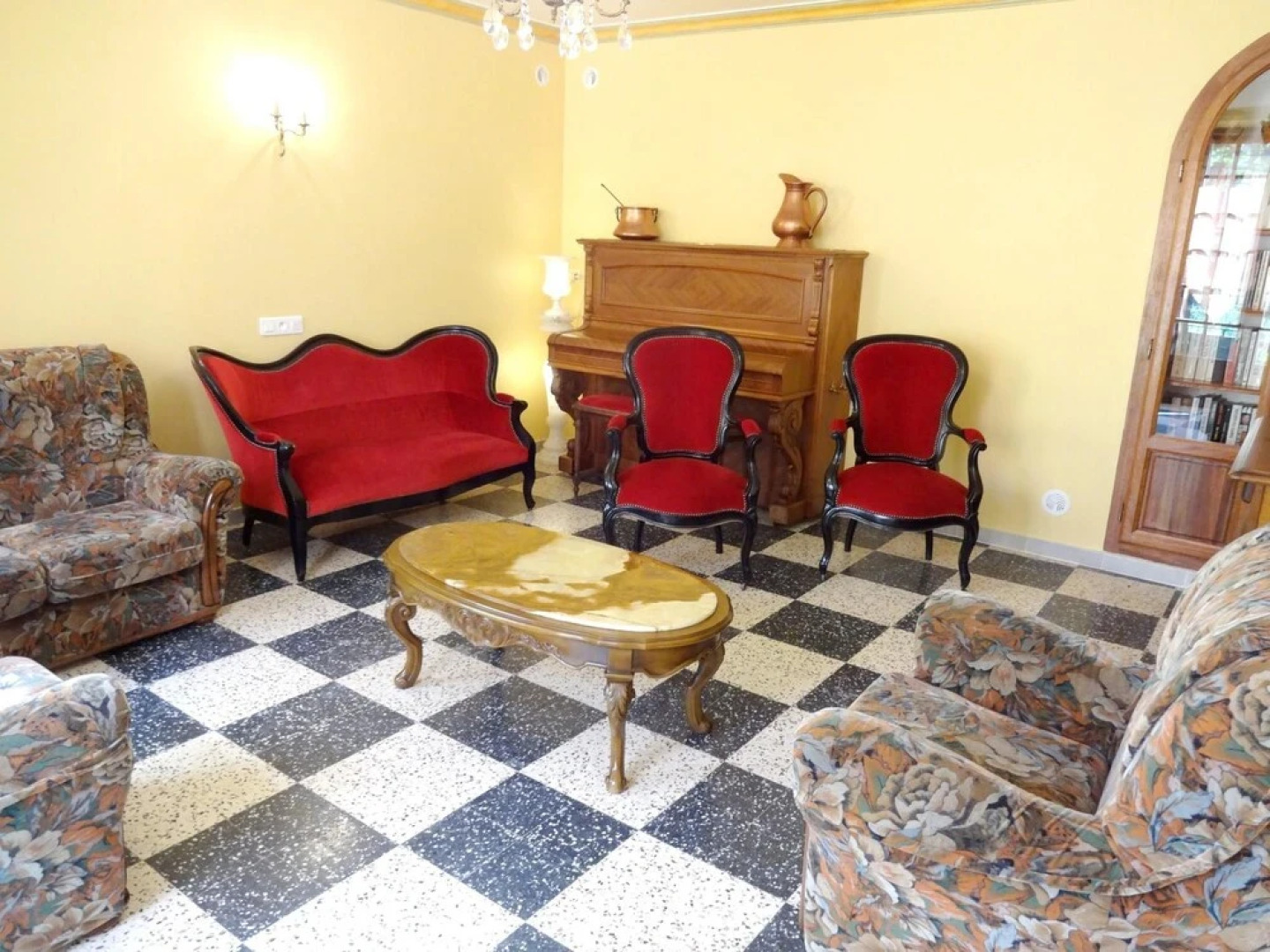 House With 5 Bedrooms in Robiac-rochessadoule, With Enclosed Garden