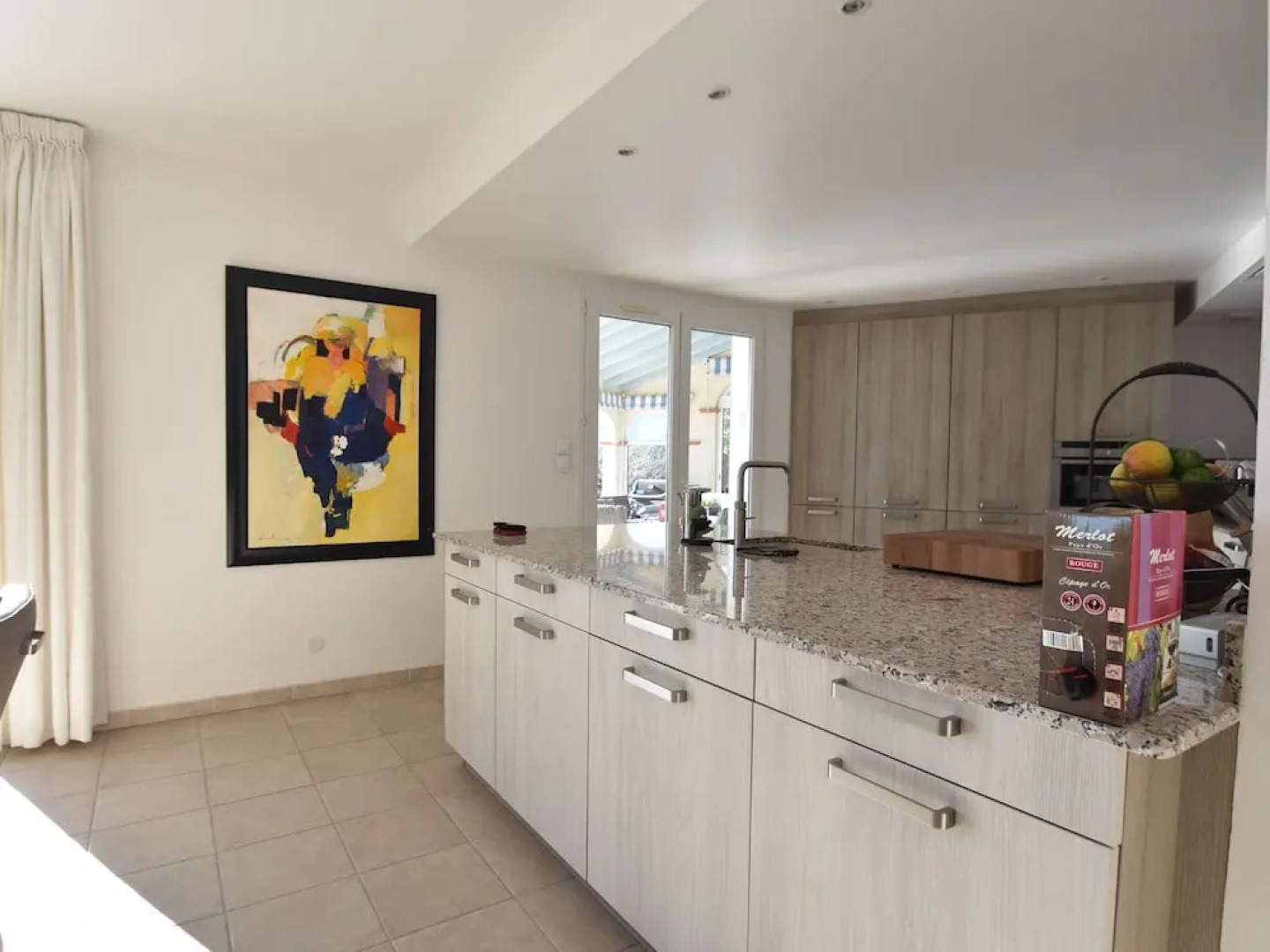 Air-conditioned villa with heated pool, guesthouse and stunning views