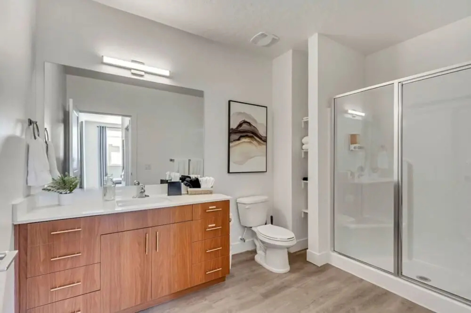 New Apt - Gigabit Internet - Year-round Pool