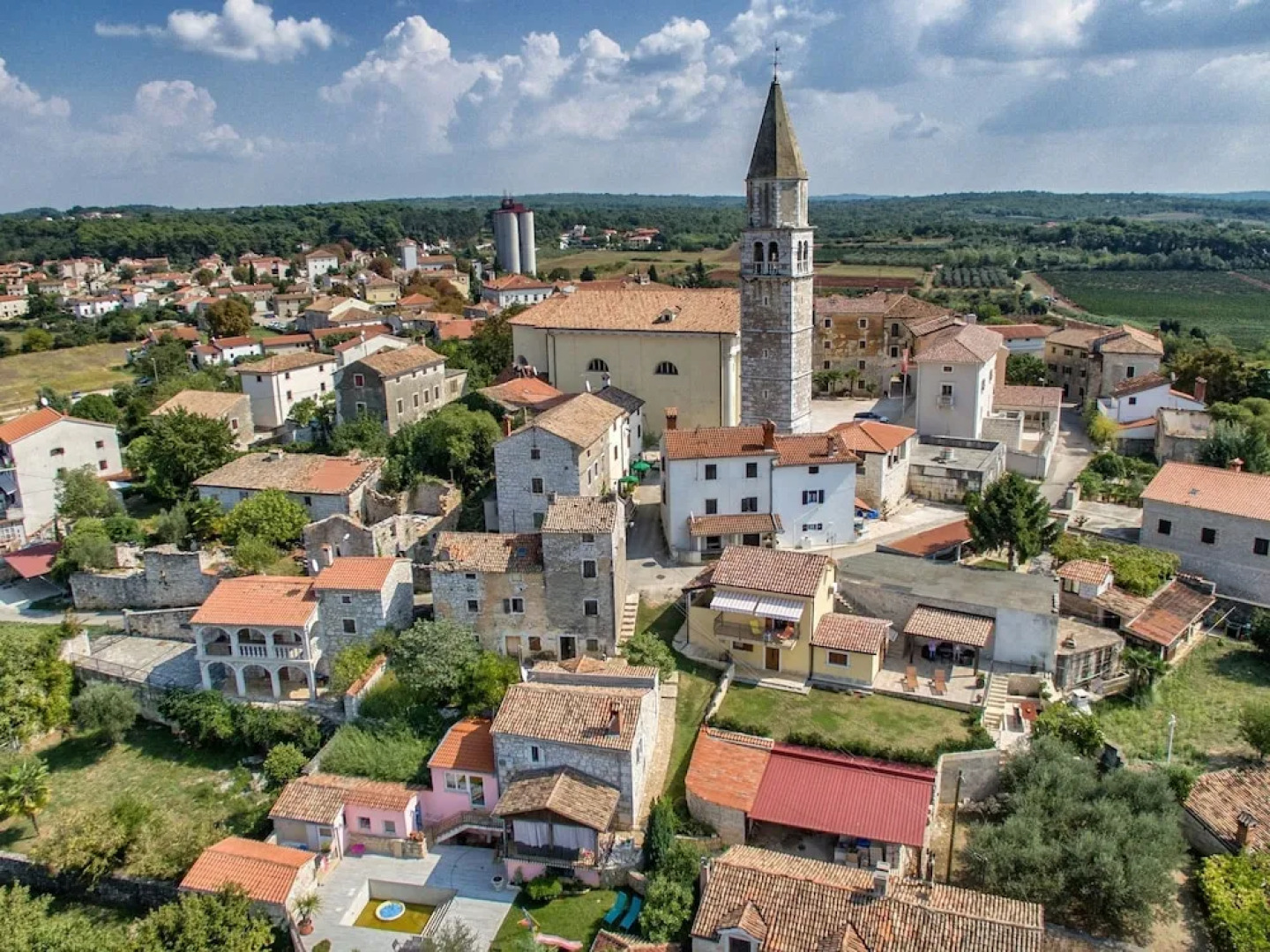 Modern Holiday Home With Covered Terrace and Private Garden