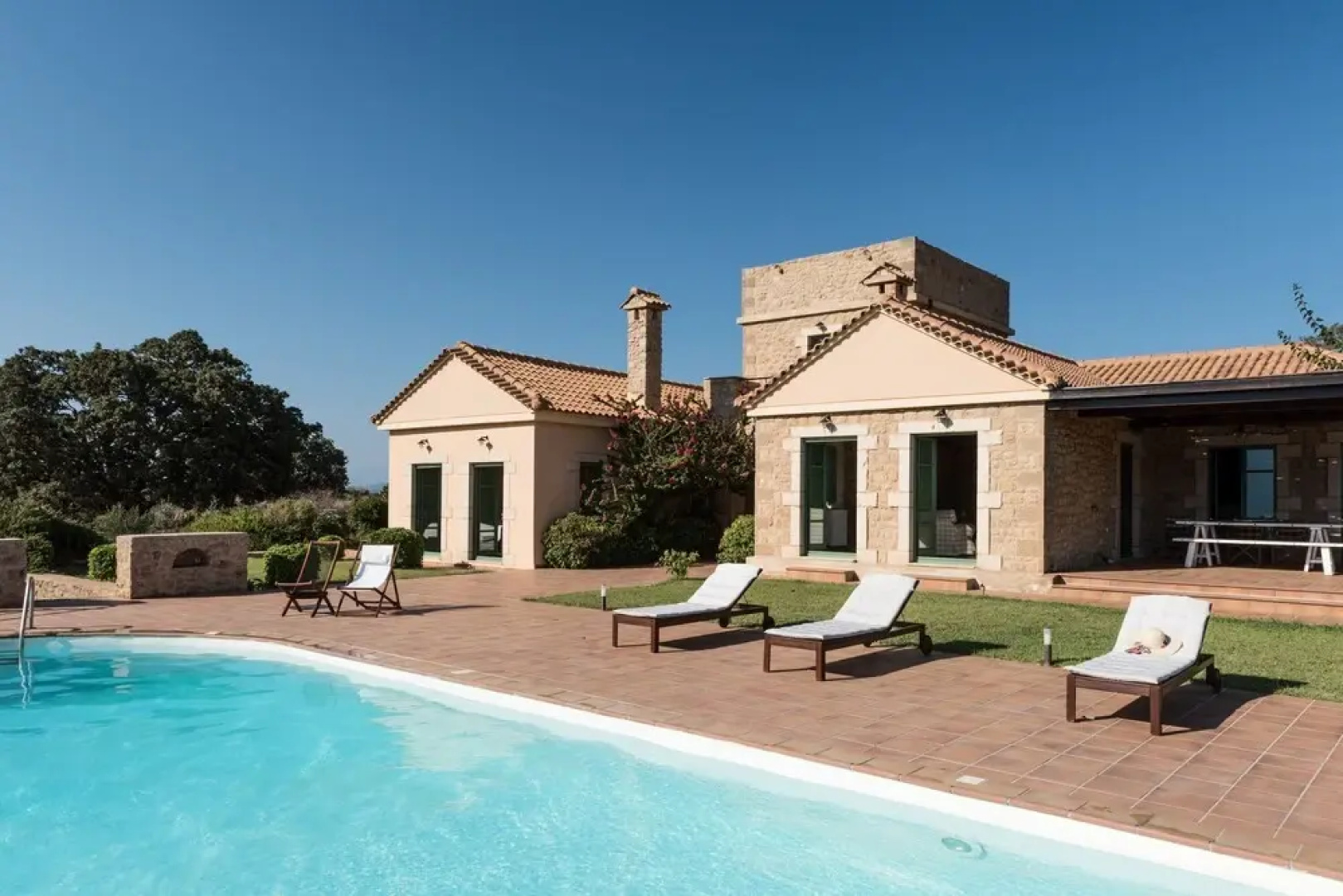 Self-catering Luxury Stone Holiday Villa With Infinity Pool and Panoramic View