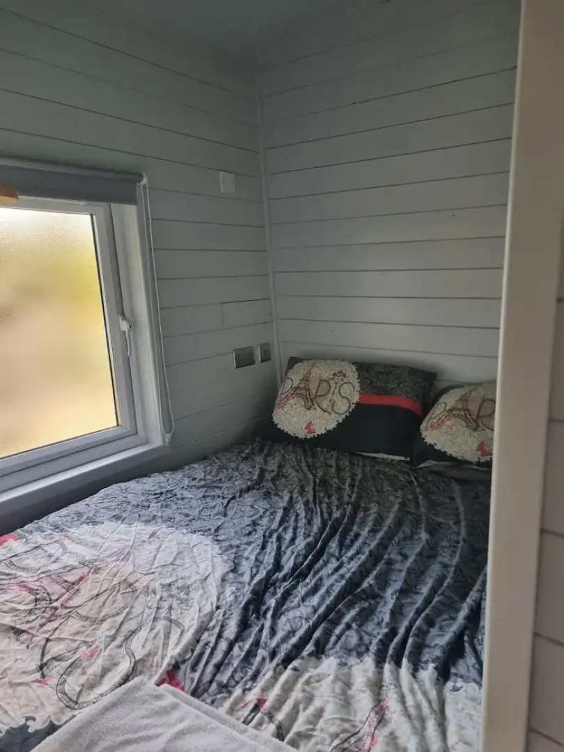 Glamping Hut - Riverview 3