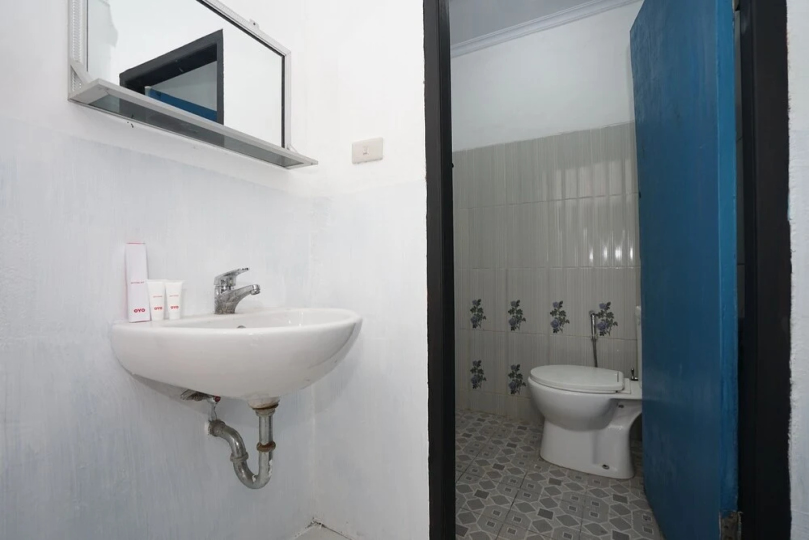 Paris Hotel by OYO Rooms