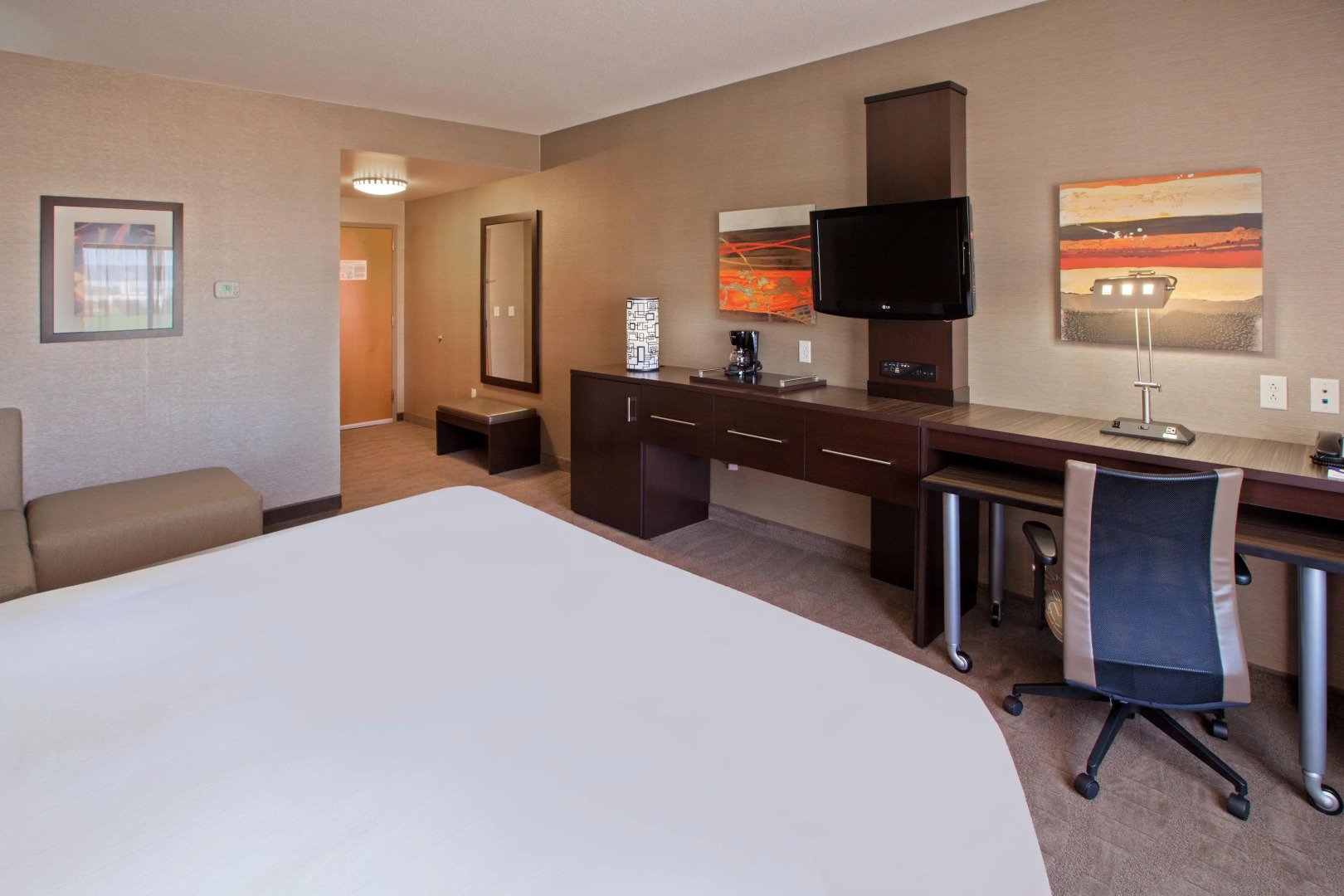 Holiday Inn Express and Suites Columbus Edinburgh by IHG
