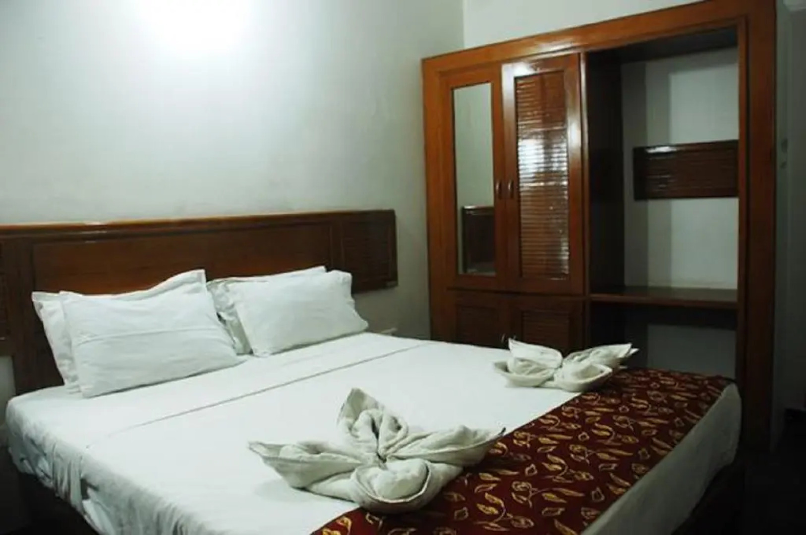 Hotel Theni International