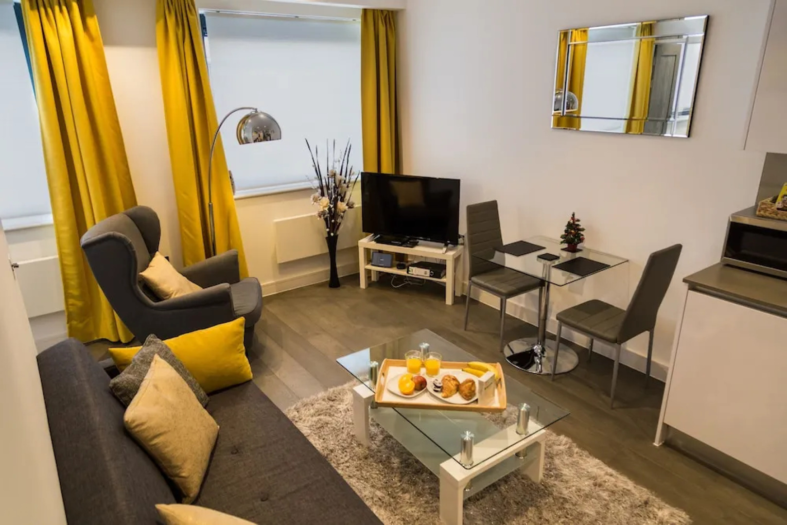 Brickfield Court Serviced Apartment by Ferndale