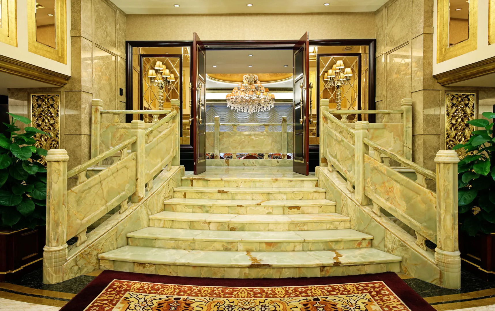 Royal Mediterranean Hotel