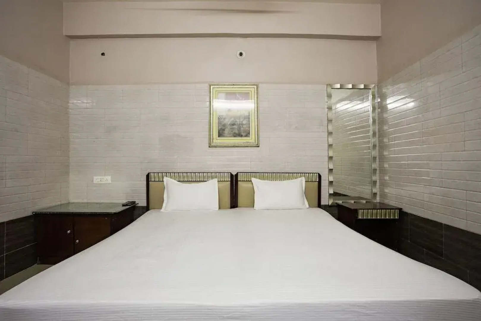 Spot On 23725 Jay Shanti Palace Hotel