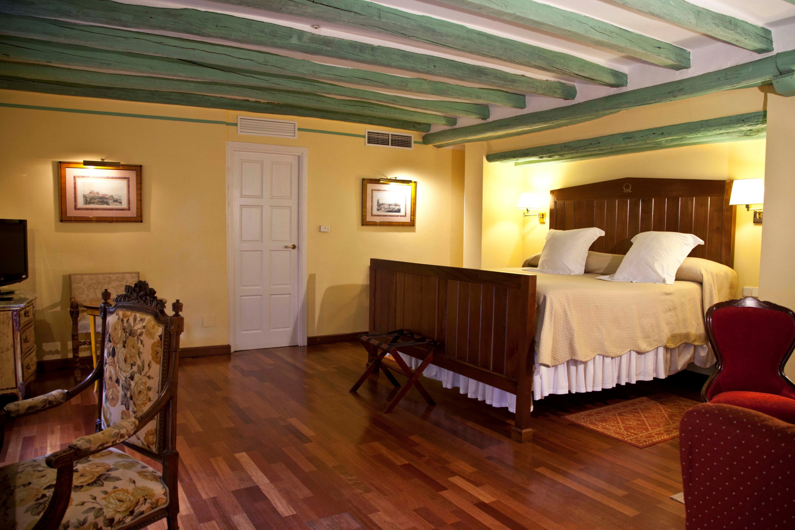 Las Casas de la Judería, Sevilla Historic City Center