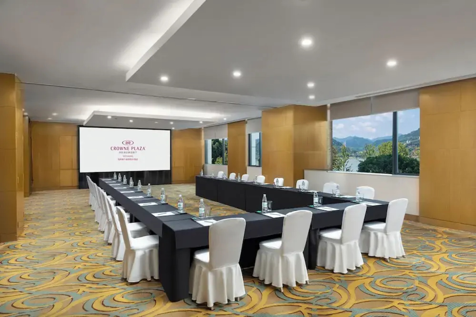 Crowne Plaza Yichang by IHG