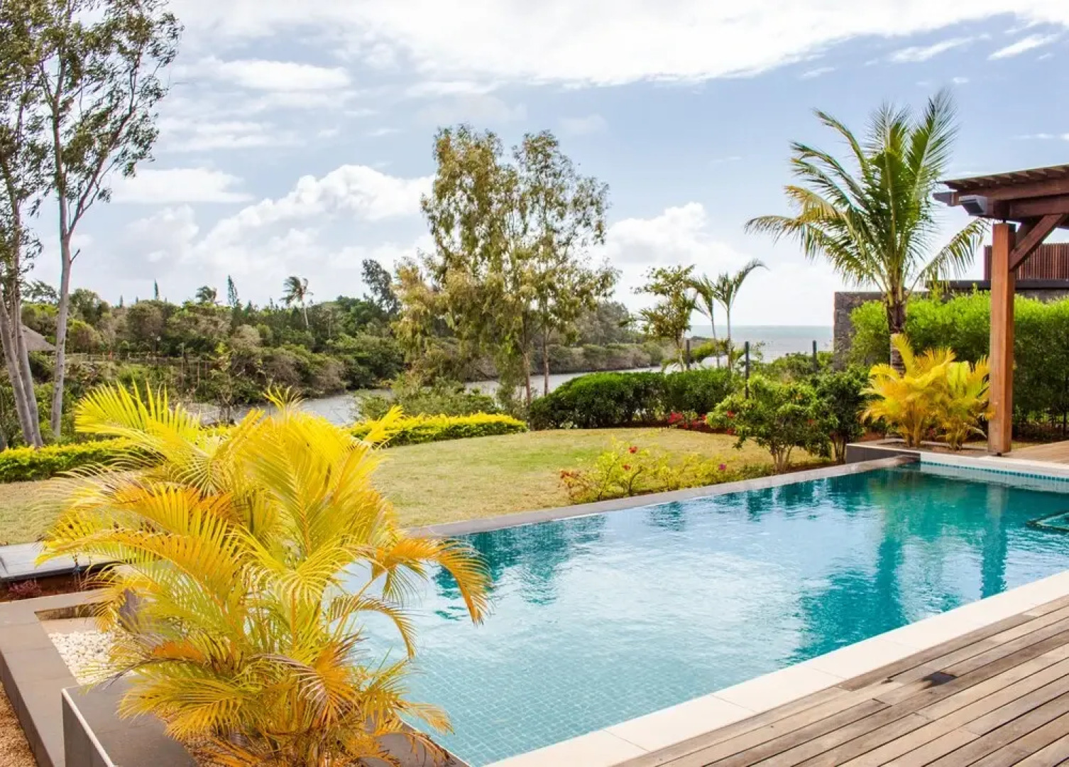 Azuri Residences by Life in Blue