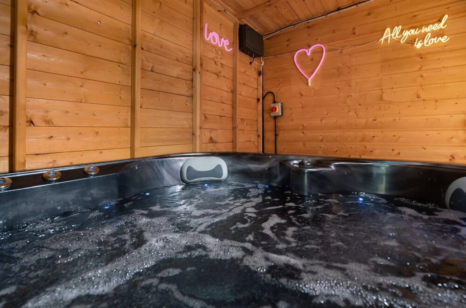Perfect Couple Retreat To Unwind&relax With Hottub