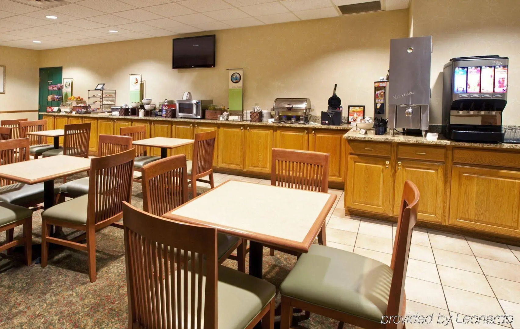 Holiday Inn Express & Suites Omaha - 120th and Maple by IHG