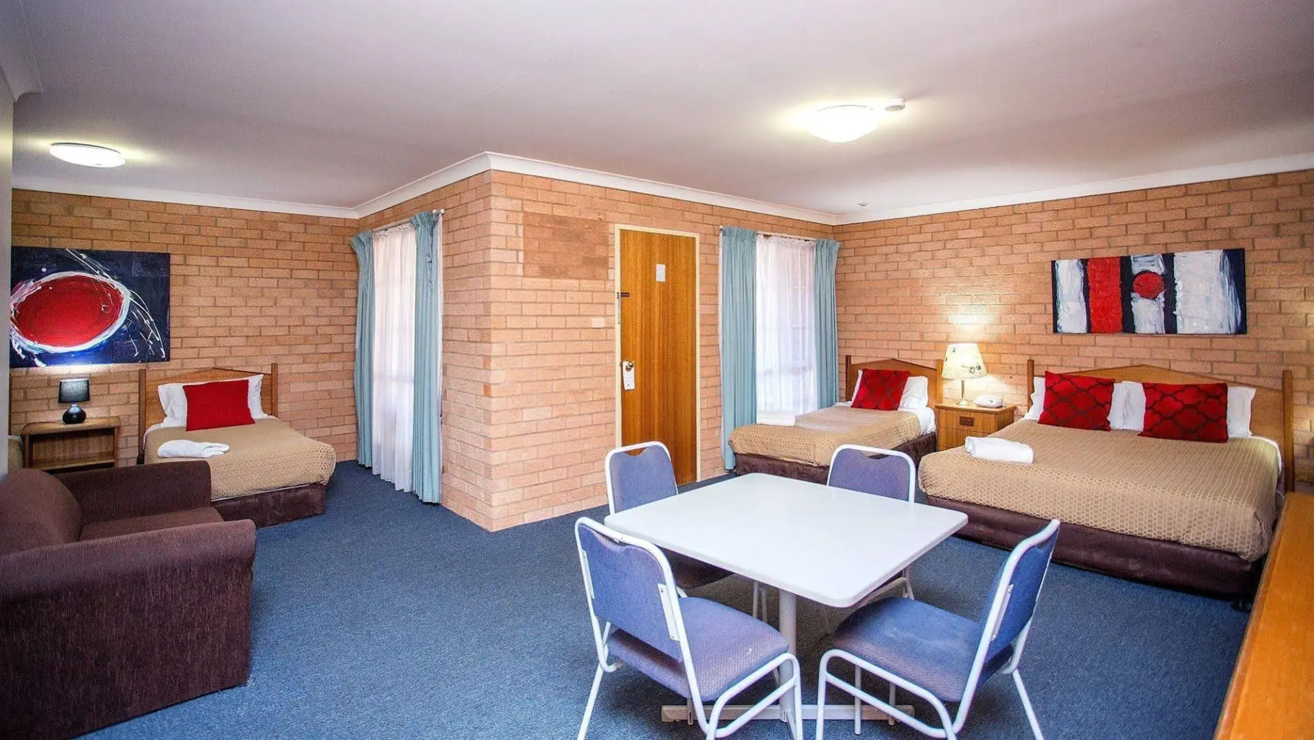 Golden Chain Aalana Motor Inn