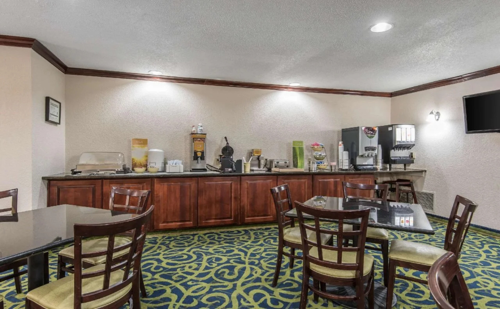 Quality Suites Kansas City International Airport