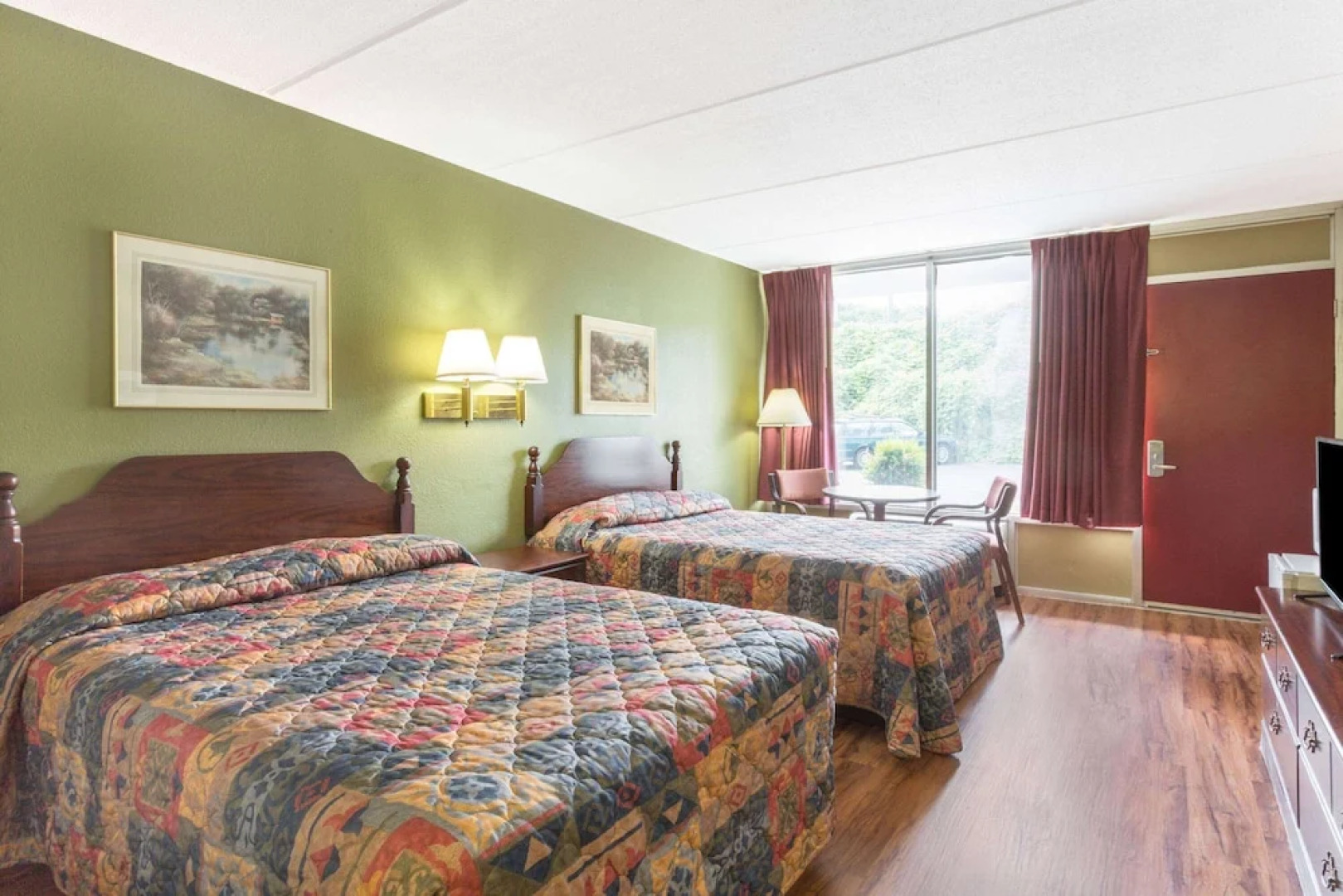 Super 8 Kingsport /I-81