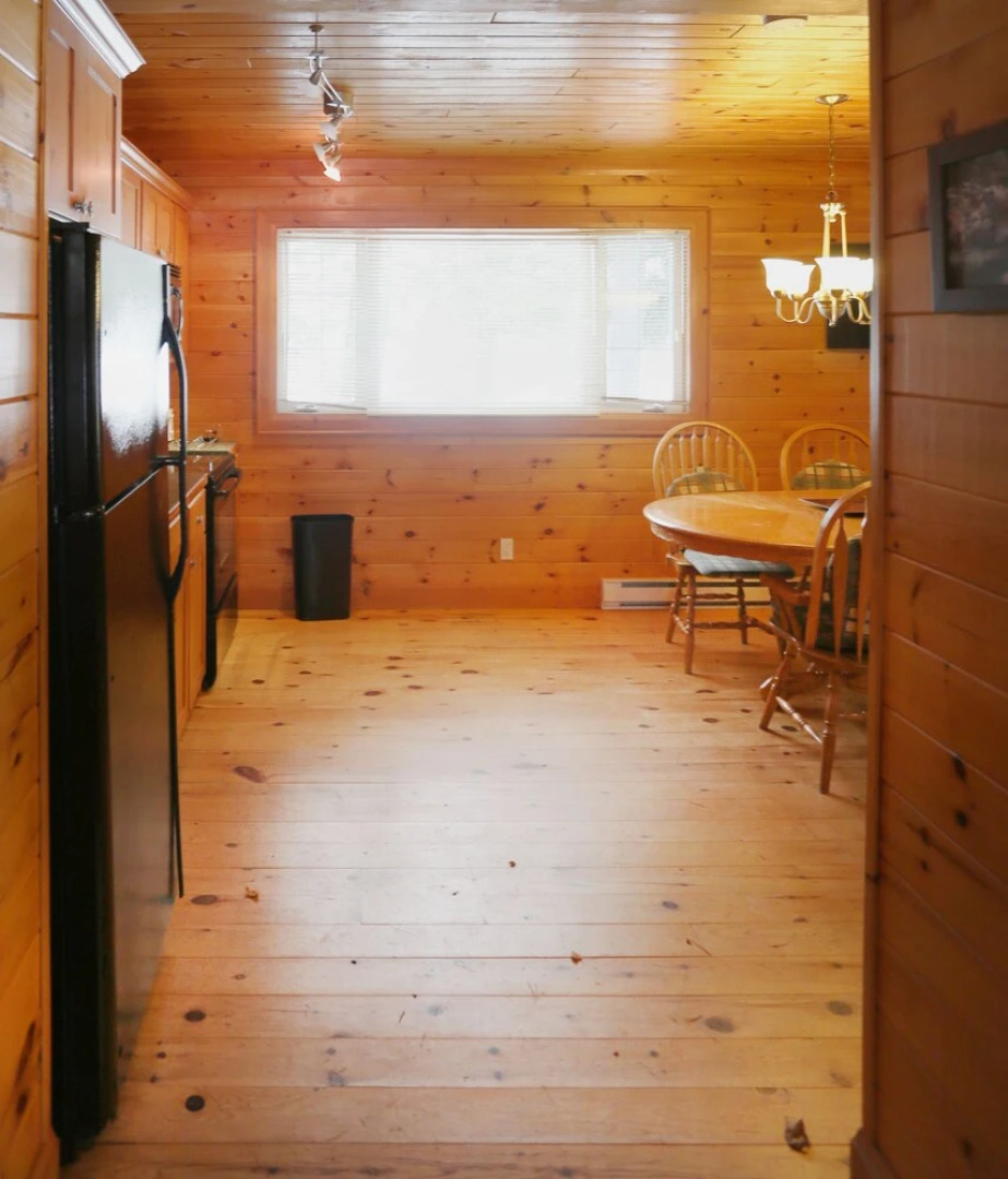 Lakefront Cottage Marina View