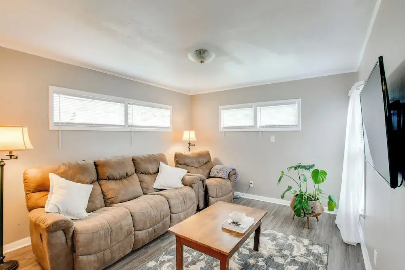 Home Near Kinnick, UI Health & Amish Country