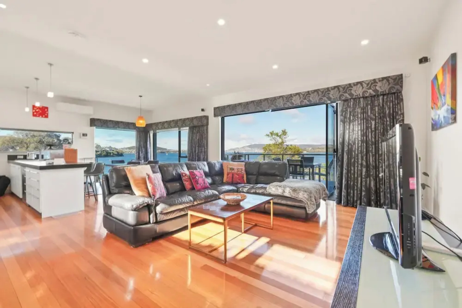 Waterfront Home - Gorgeous Views - 2 Bed