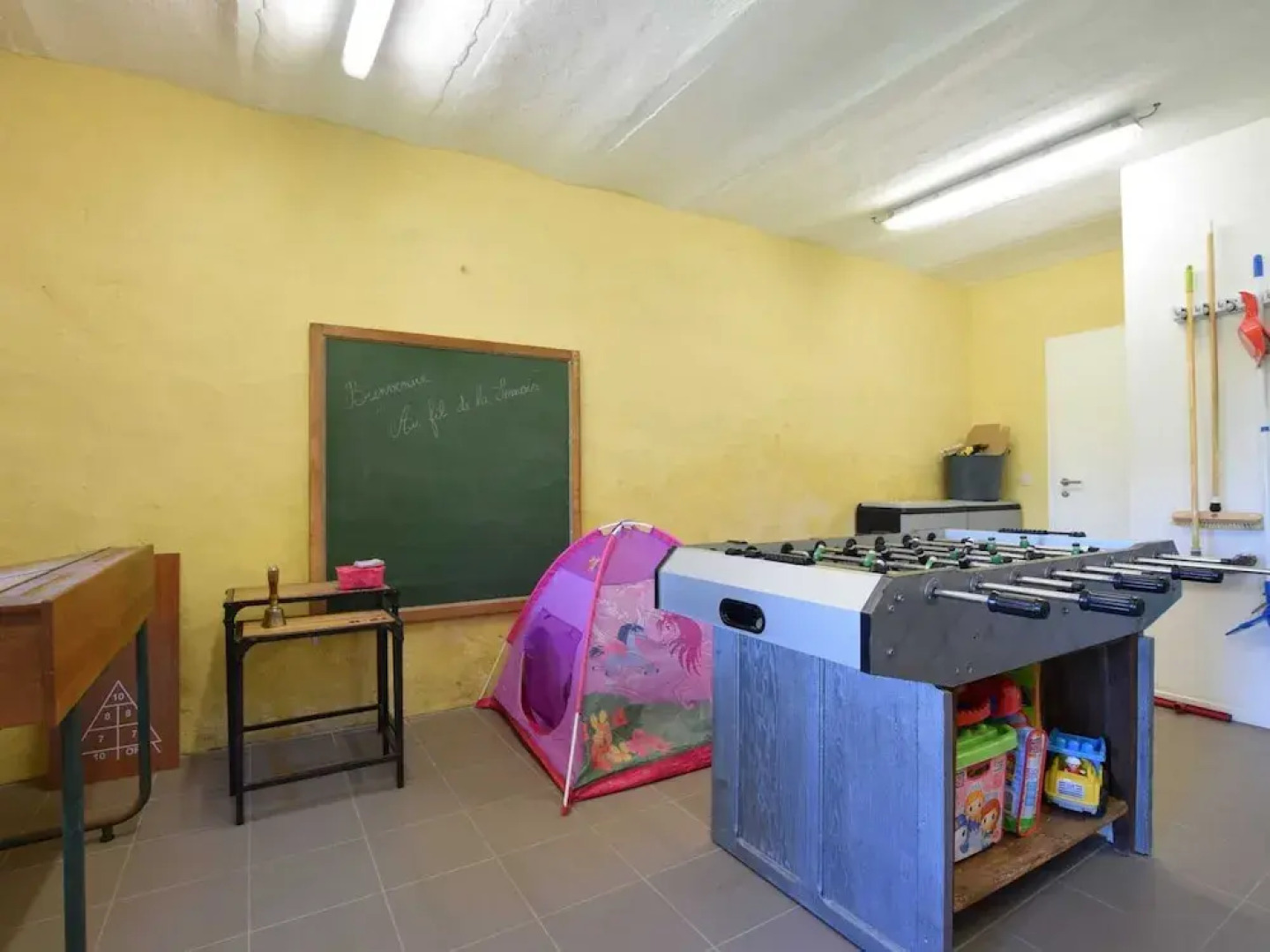 Lavish Holiday Home in Chassepierre With Terrace