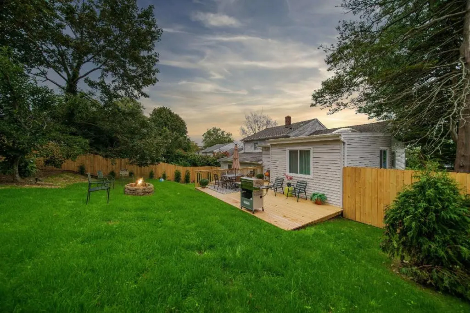 New Stylish Beach Home near Stamford Downtown/Cove Beach/ 40 min to NYC