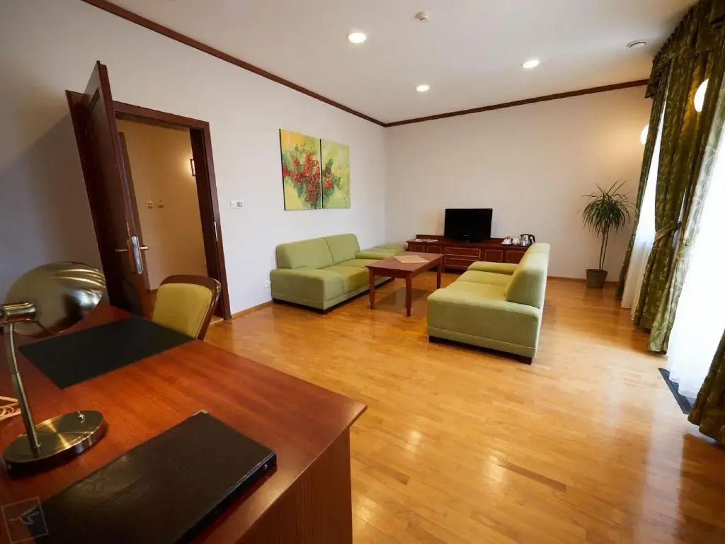 Hradná stráž Hotel&Apartments