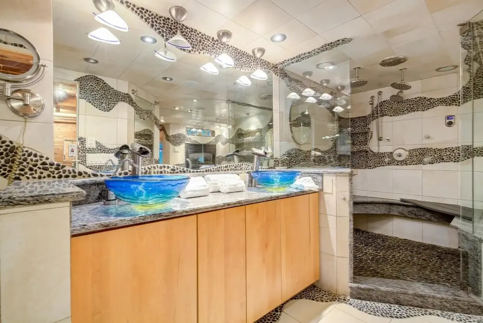 Stunning One of a Kind Tropical Zen Paradise!