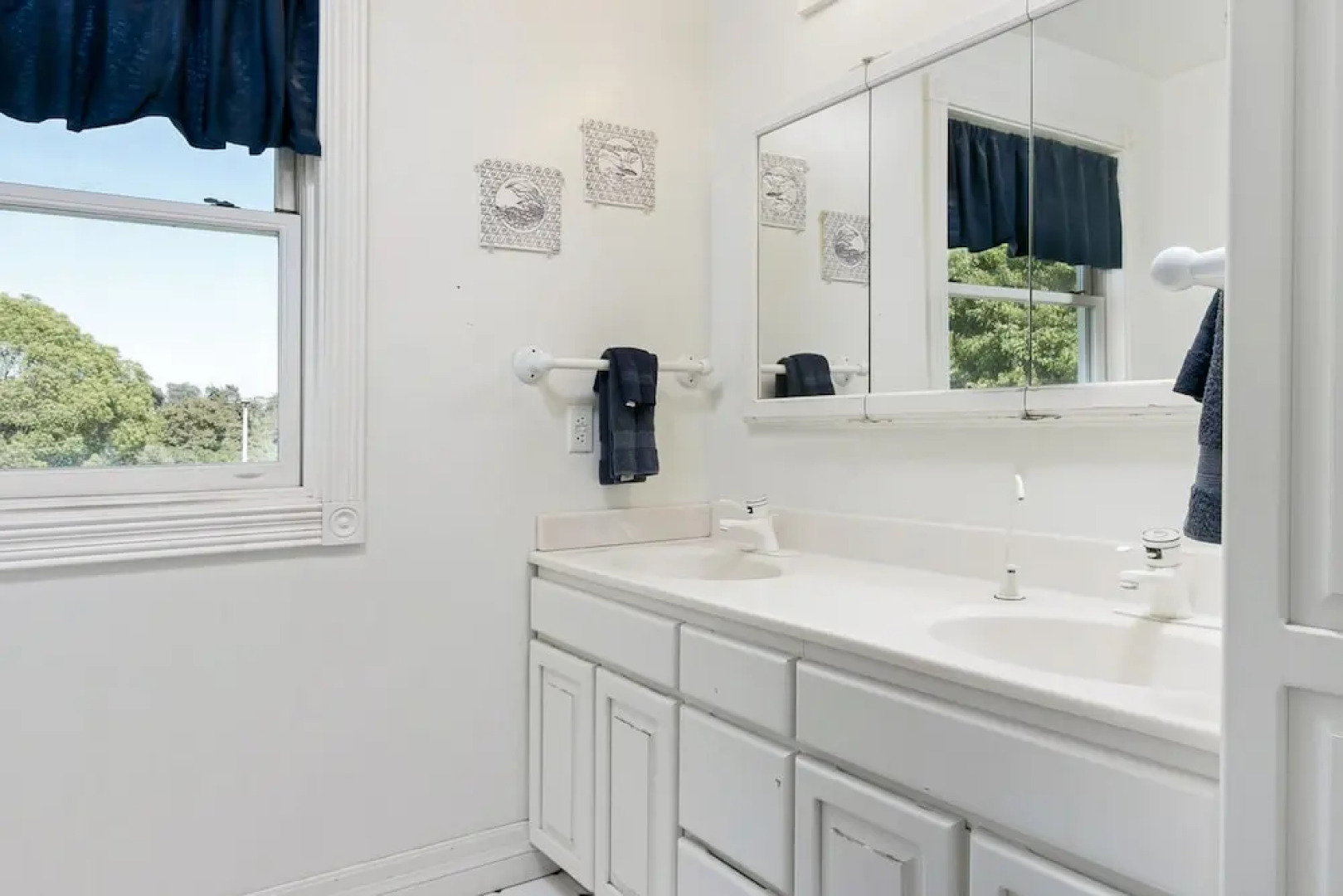 1 South Atmore Rd Home 5 Bedrooms 4.5 Bathrooms Home