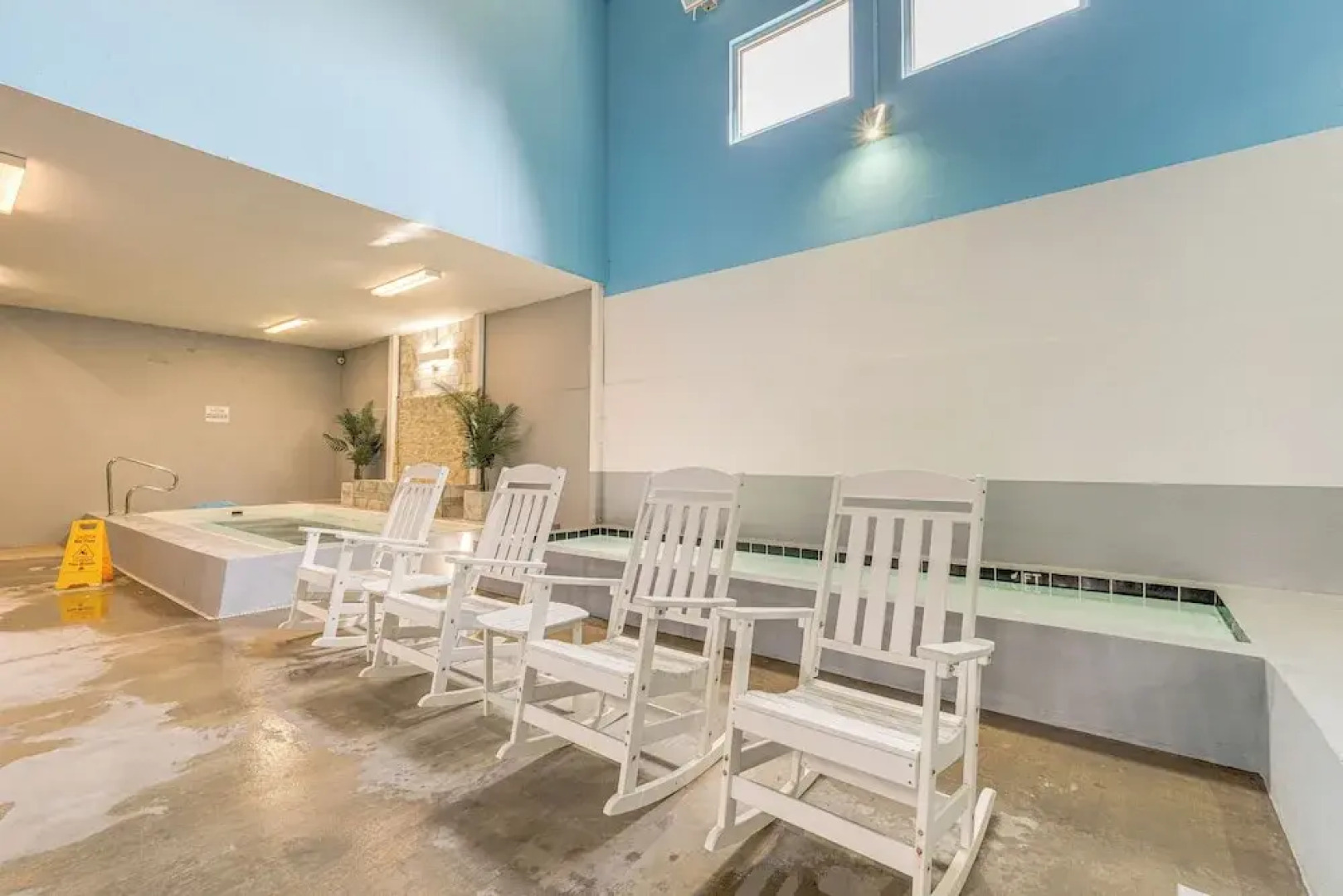 Resort Amenities & Beach Access: Huddleston Condo