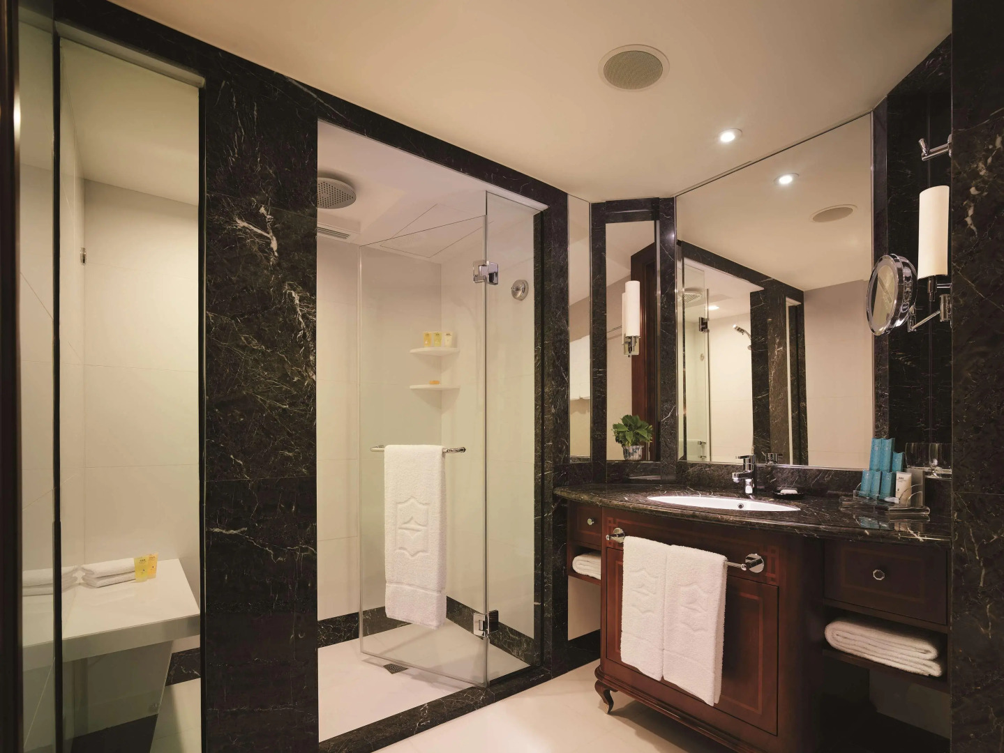 Kowloon Shangri-La, Hong Kong