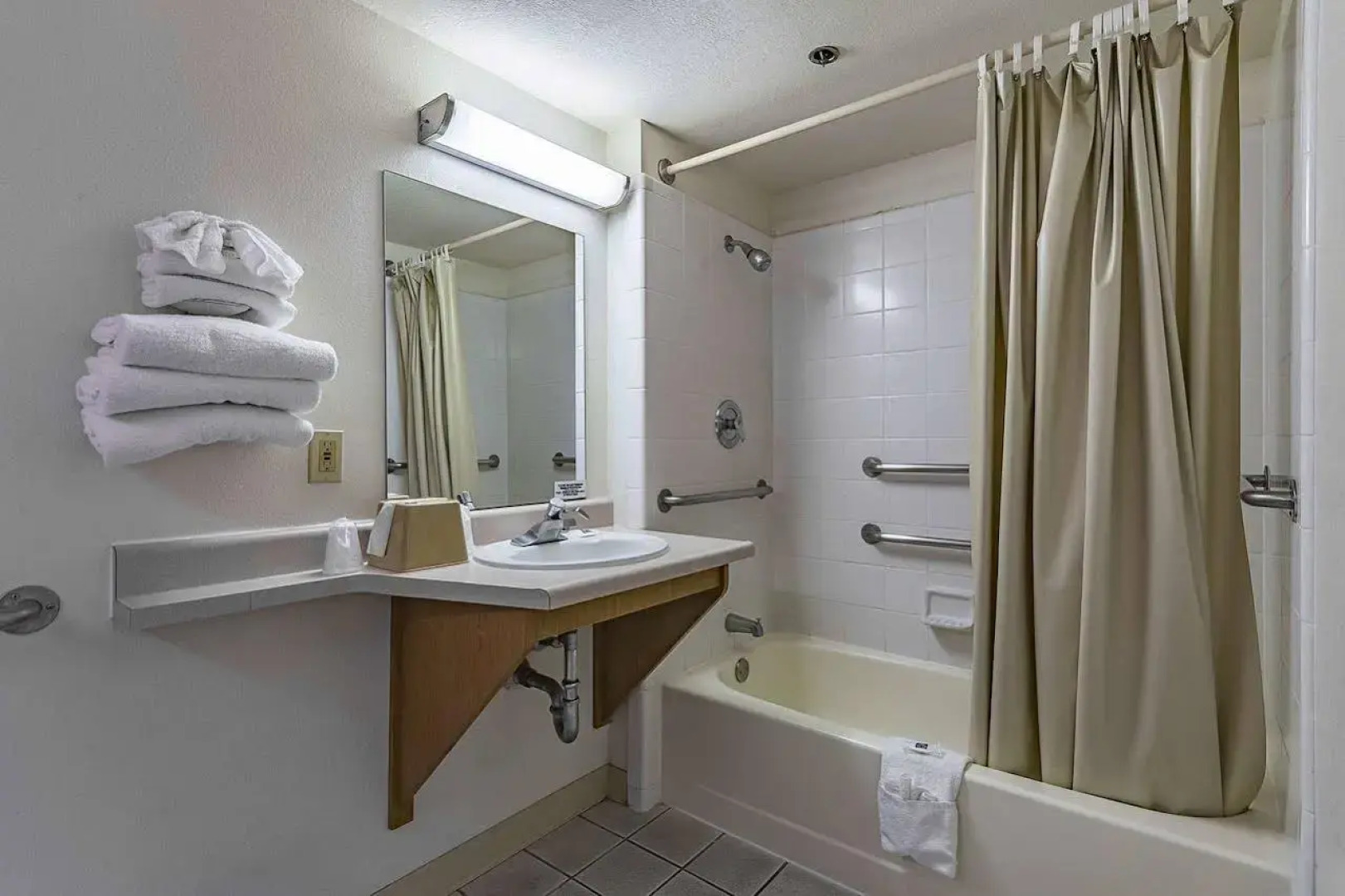 Motel 6 Fresno, CA - Yosemite Hwy