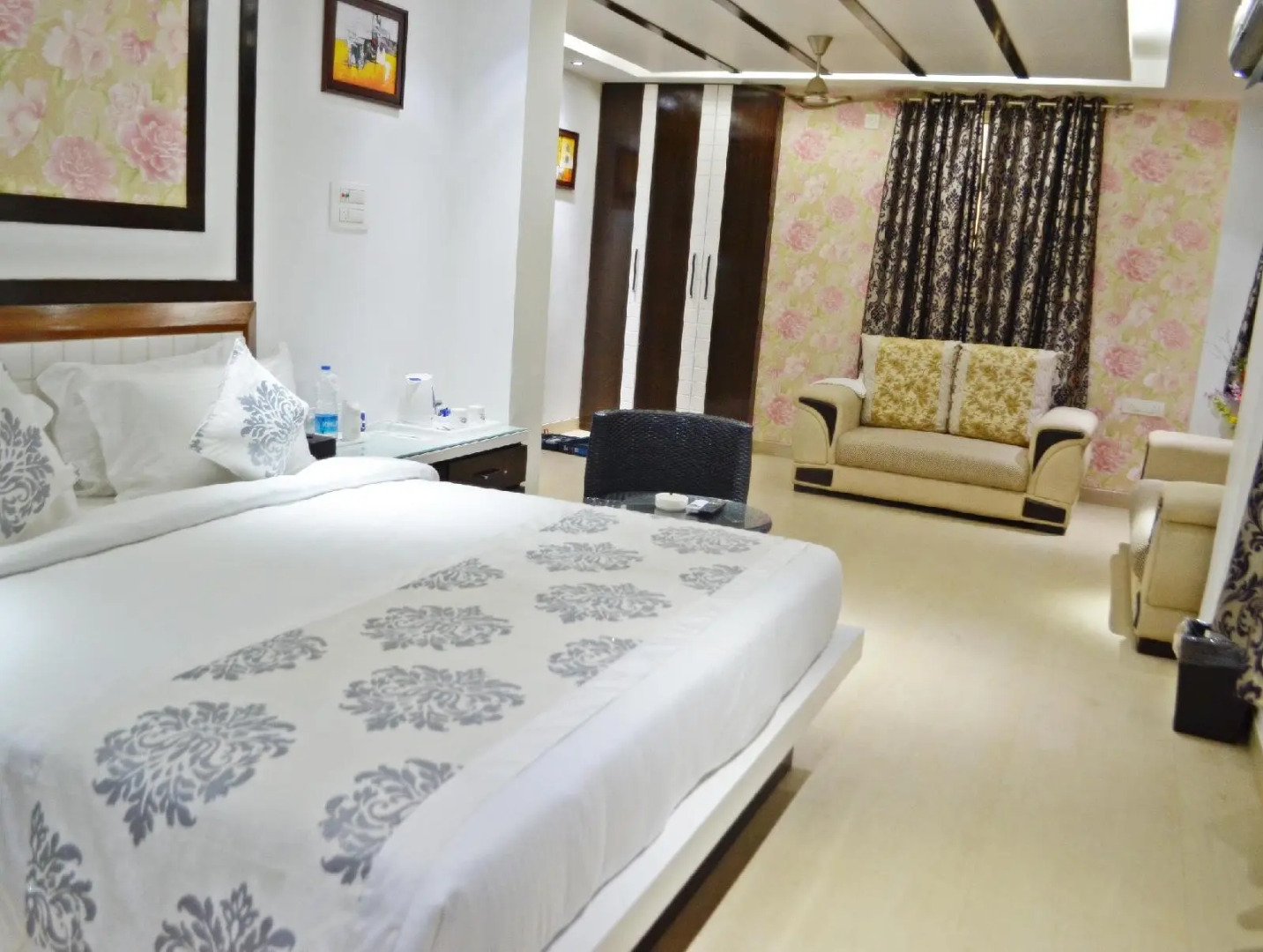 Hotel FrontLine Residency Patna