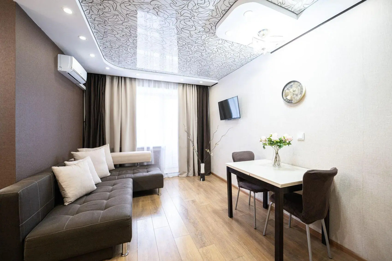 Пять Звезд на улице Сони Кривой 55