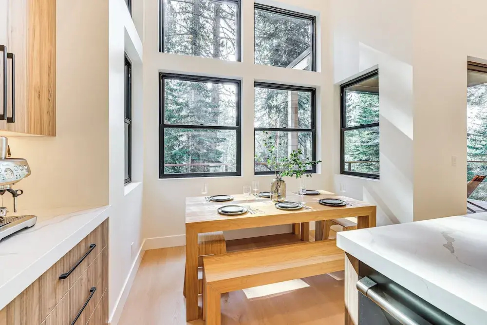 4 Mi to Soda Springs Resort: Hot Tub Hideaway!