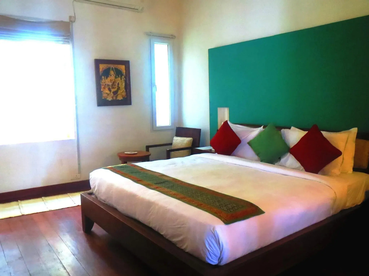 Old Lighthouse Bristow Hotel