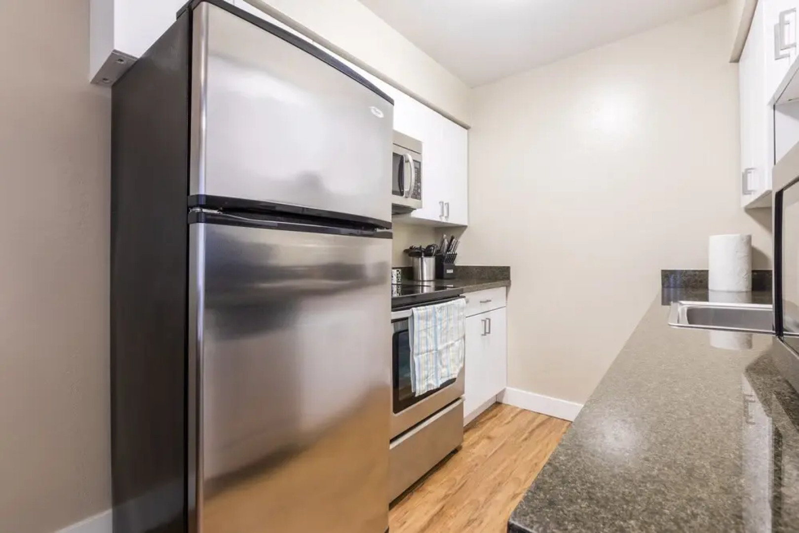 Bright Unit Near Silicon Valley - Washer & Dryer
