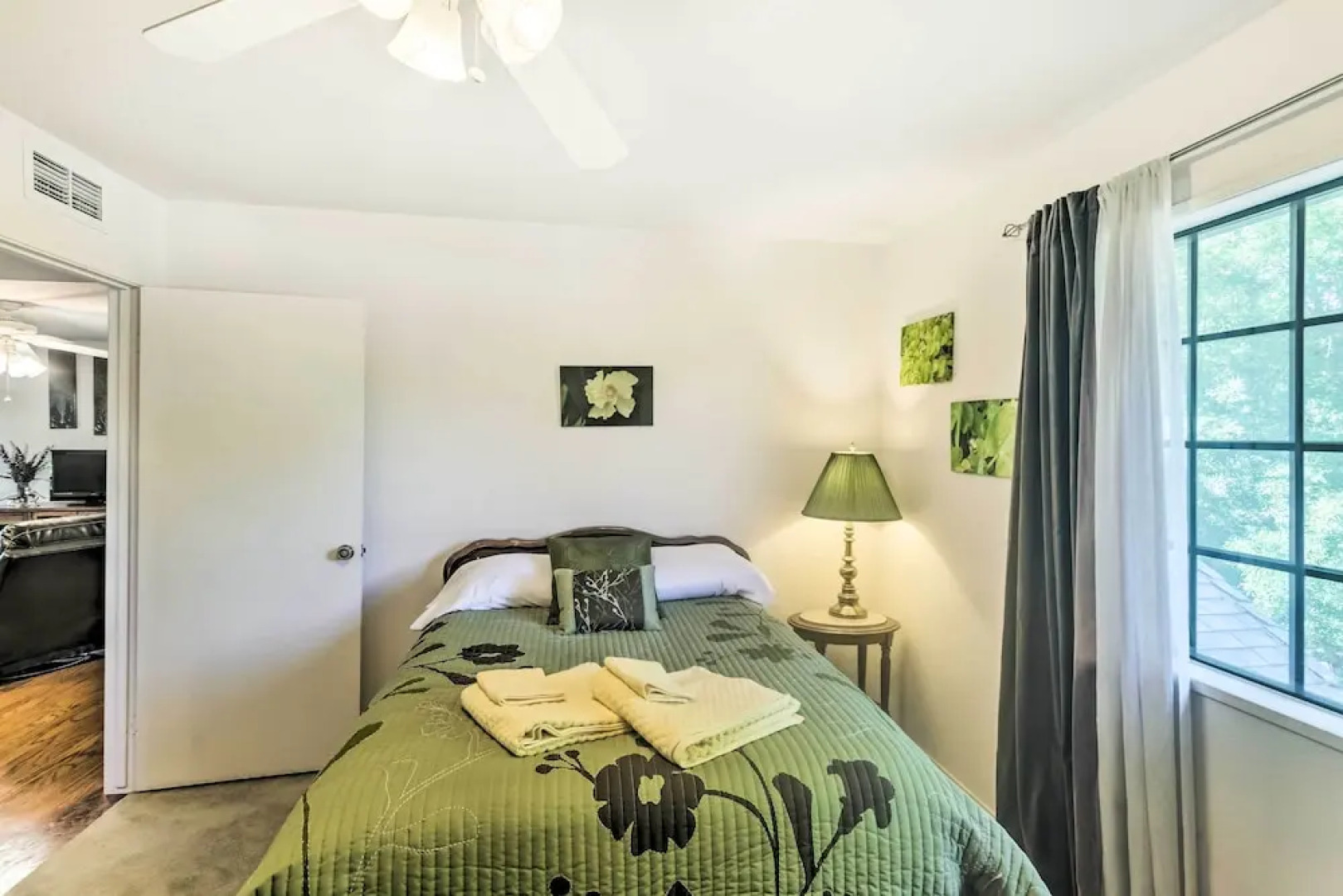 Patio & Yard: Dtwn Cottonwood Home!