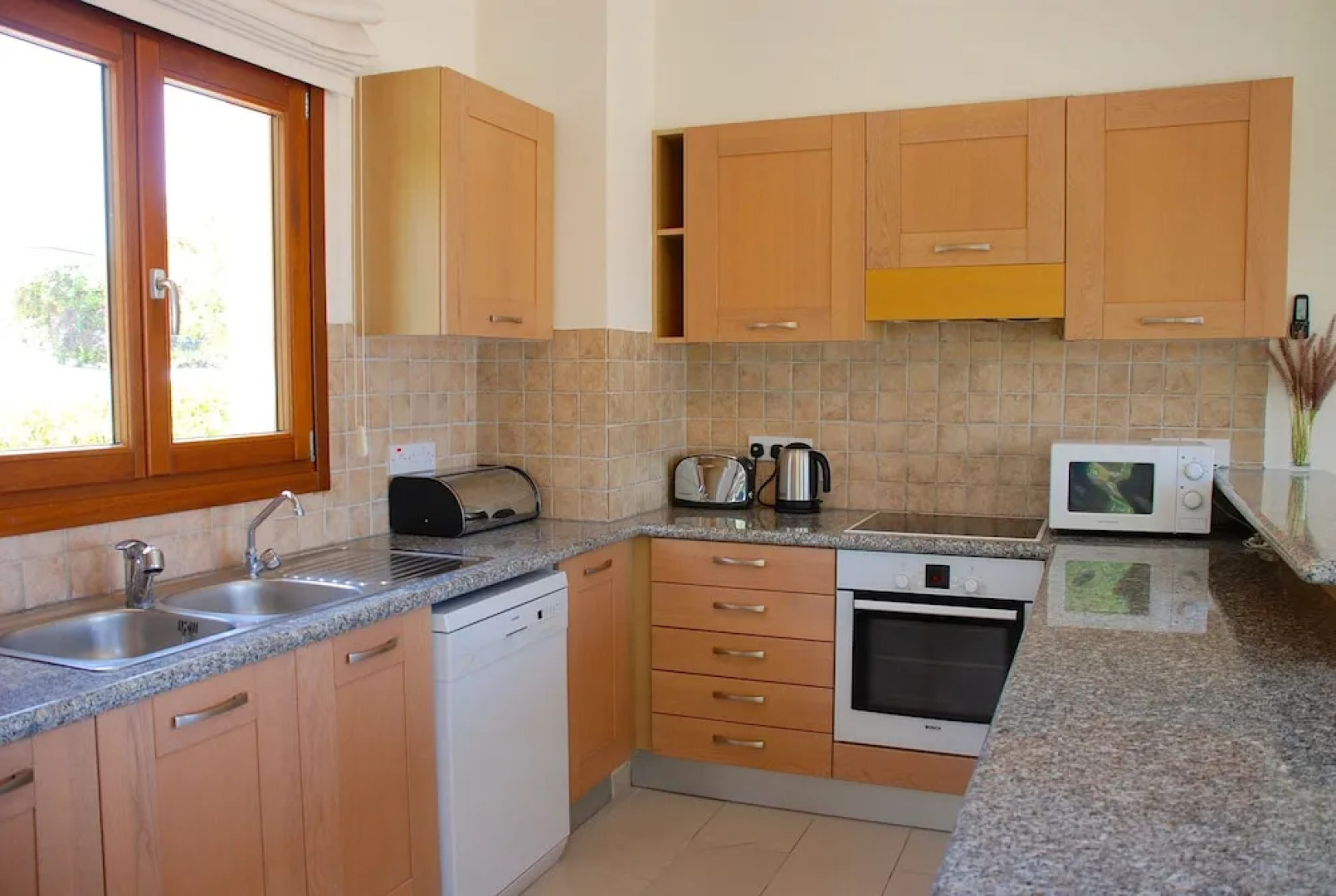 Charming 3 bedroom villa 'EZ02' with beautiful views, communal pool and resort facilities, Zephyros Village on Aphrodite Hills Resort