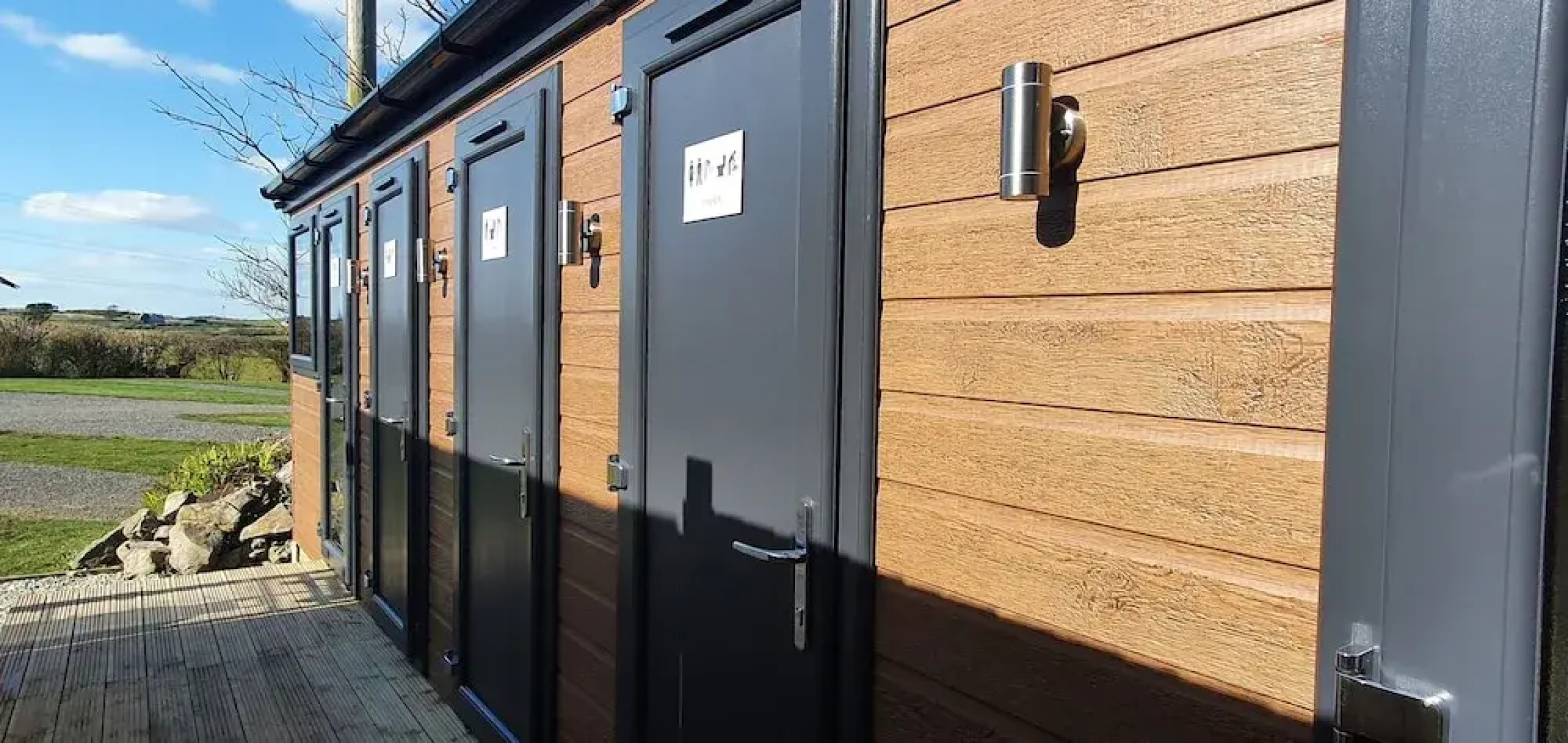 Campsite - The Ring Pub Glamping Pods
