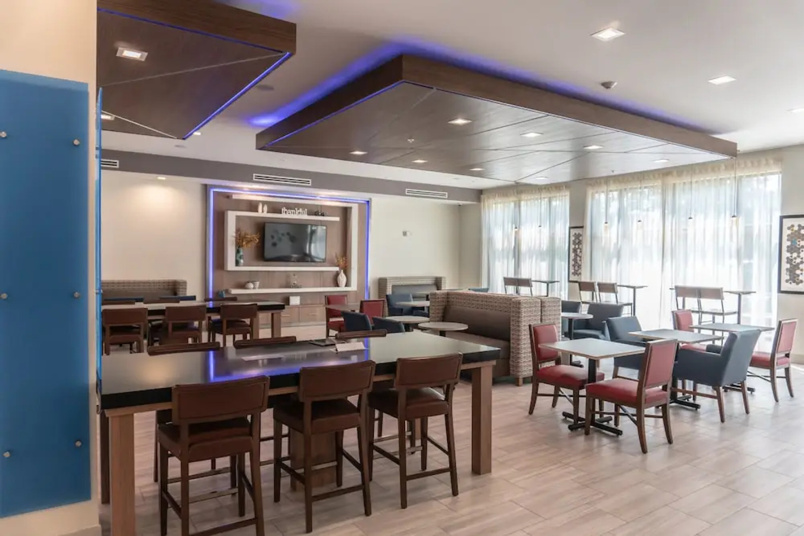 Holiday Inn Express and Suites Birmingham - Homewood, an IHG