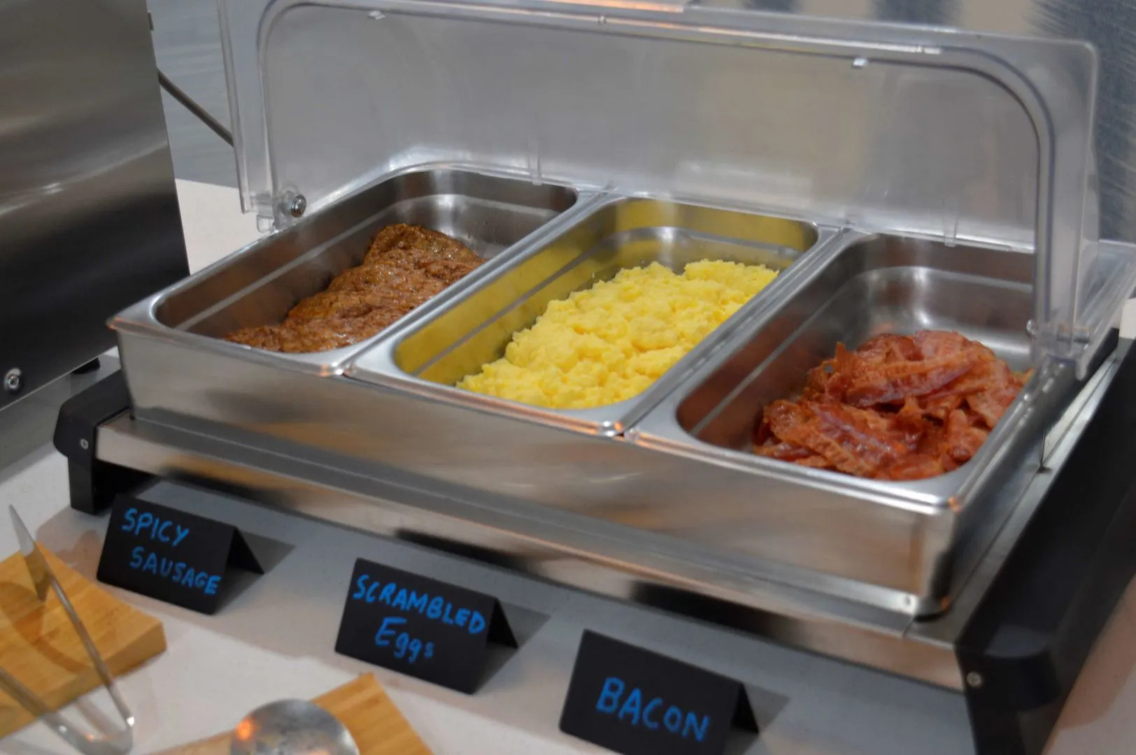 Del-Mar Airport Inn & Suites