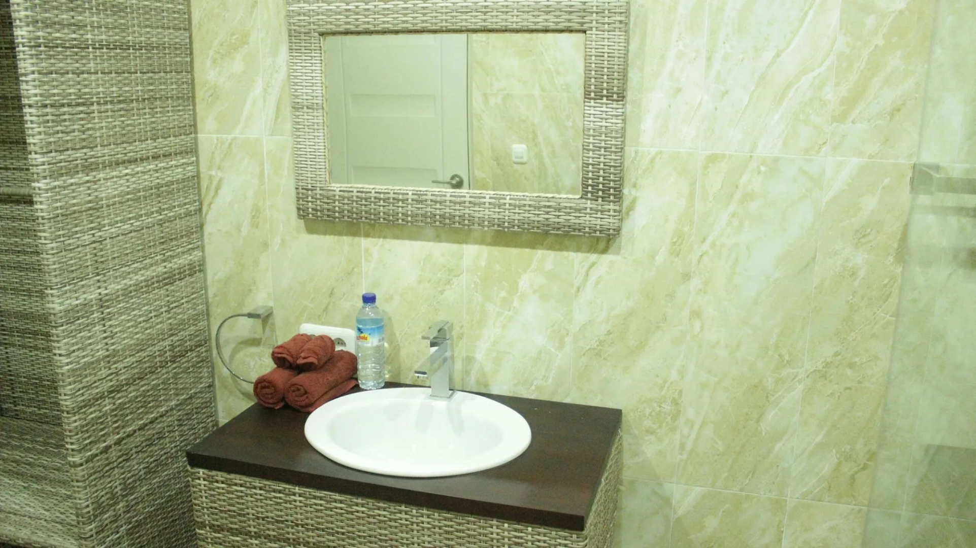 Meno Mojo Beach Resort